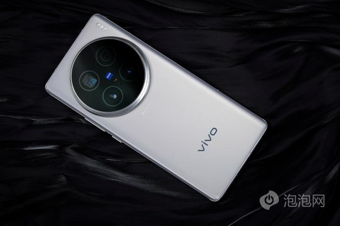 vivo x100 ultra今日正式开售 搭载2亿长焦5天前