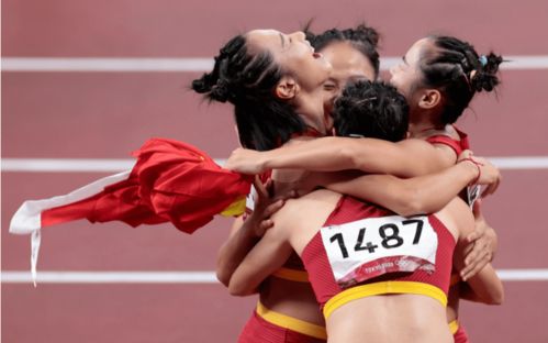 女子4x100混接中国队夺铜，荣耀背后的辛勤付出与拼搏精神