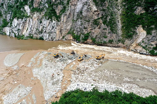 四川汶川突发泥石流，灾难中的希望与救援