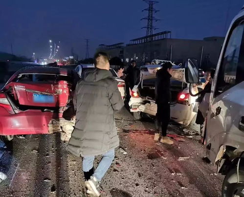 男子车祸现场吃瓜，一场意外引发的酒驾风波